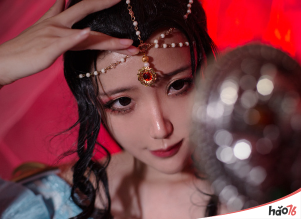 纤华烬琉璃援交联系方式哪里有?